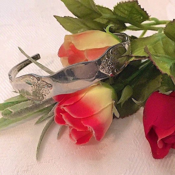 🌷Rogers Silver Oneida Spoon Cuff🌷 - Picture 2 of 10